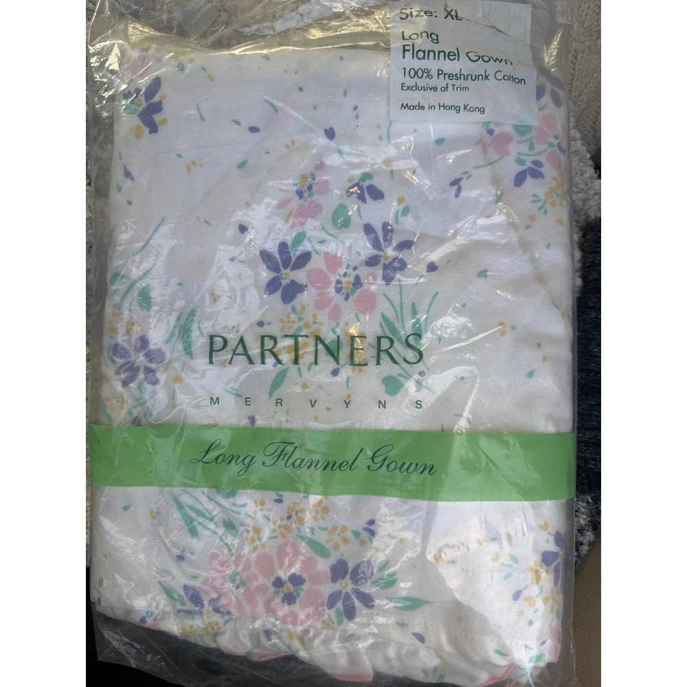Vintage Partners Mervyns Floral Flannel Nightgown XL White Pink Cotton NEW